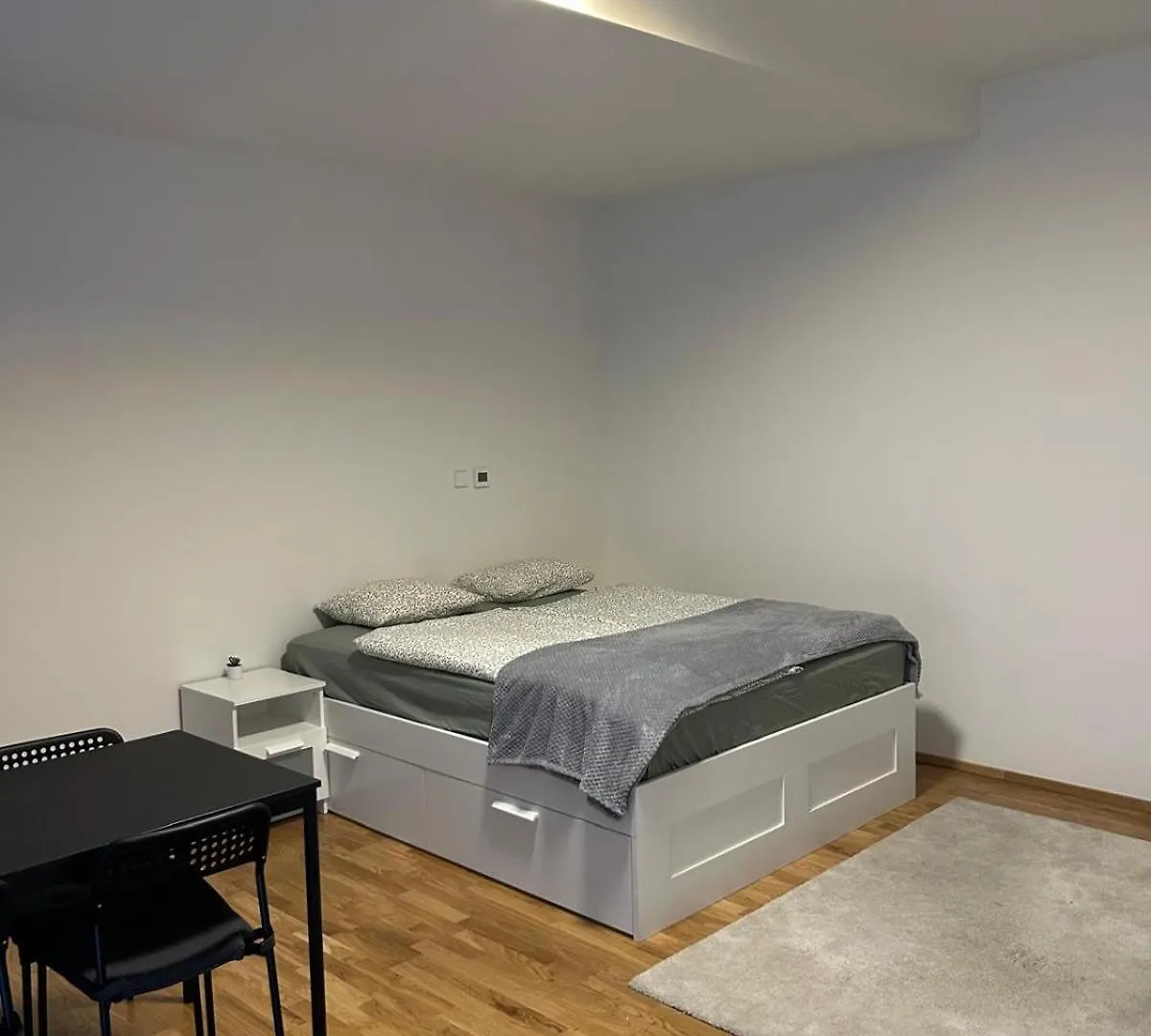 Residence Kobrova With Free Parking Praga Apartament